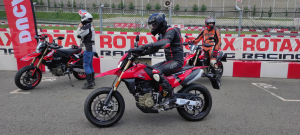 Okruhové testování Hypermotard 698 Mono